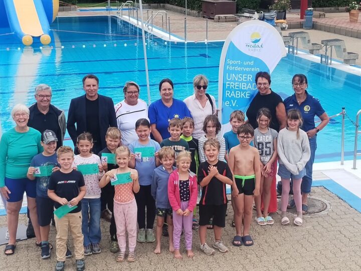 Seepferdchen geschafft: Freibad Räbke. Foto: Kathrin Peter-Sohr / Helmstedter Sonntag